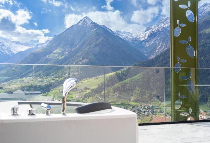 Pokój Deluxe Trzyosobowy, Oliven & Genusshotel Hirzer