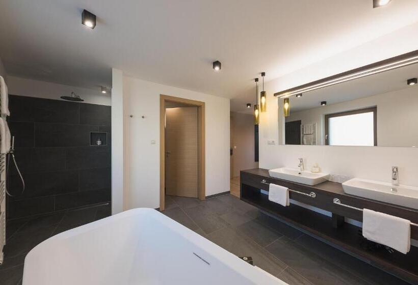 Suite Deluxe, Oliven & Genusshotel Hirzer