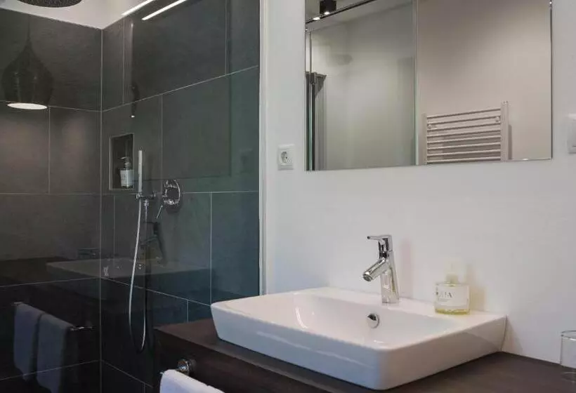 سوییت خانوادگی, Oliven  & Genusshotel Hirzer