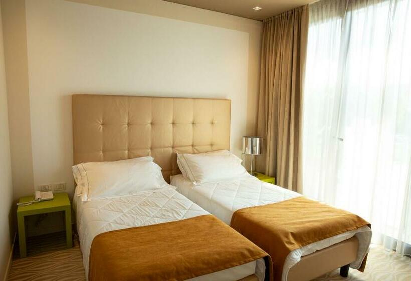 غرفة قياسية, One Hotel & Restaurant