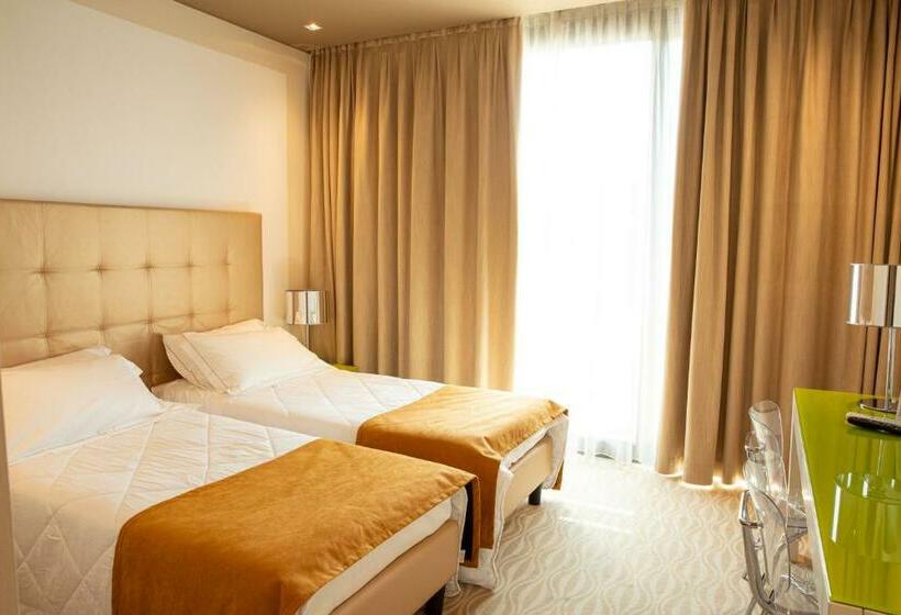 غرفة قياسية, One Hotel & Restaurant