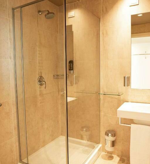 غرفة قياسية, One Hotel & Restaurant