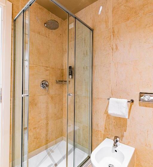 غرفة قياسية فردية, One Hotel & Restaurant