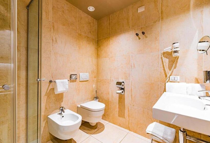 غرفة قياسية فردية, One Hotel & Restaurant