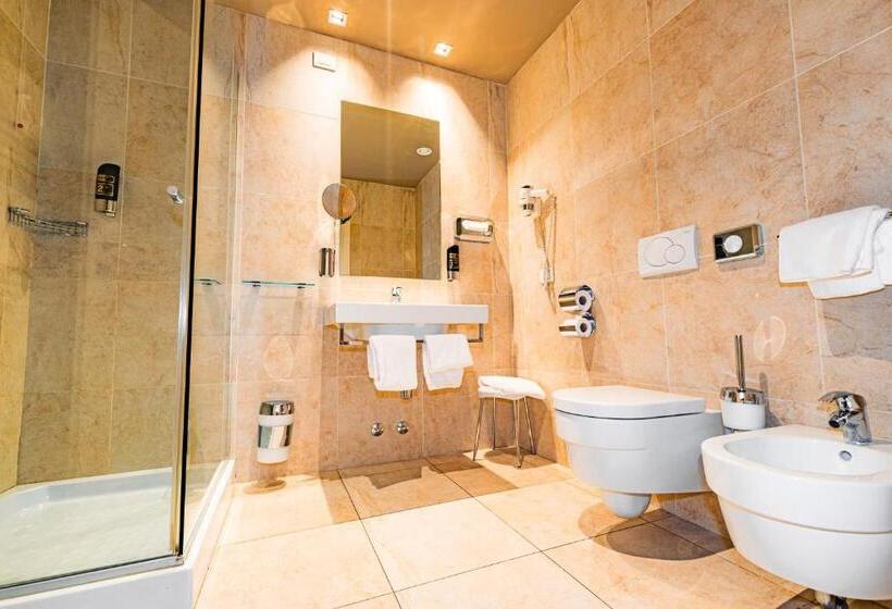 غرفة قياسية فردية, One Hotel & Restaurant