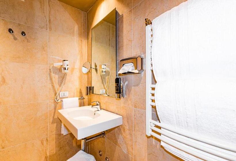 Номер Стандарт Индивидуальный, One Hotel & Restaurant