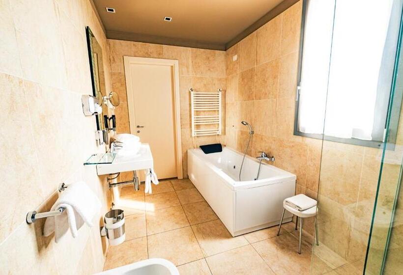 غرفة سوبيريور, One Hotel & Restaurant