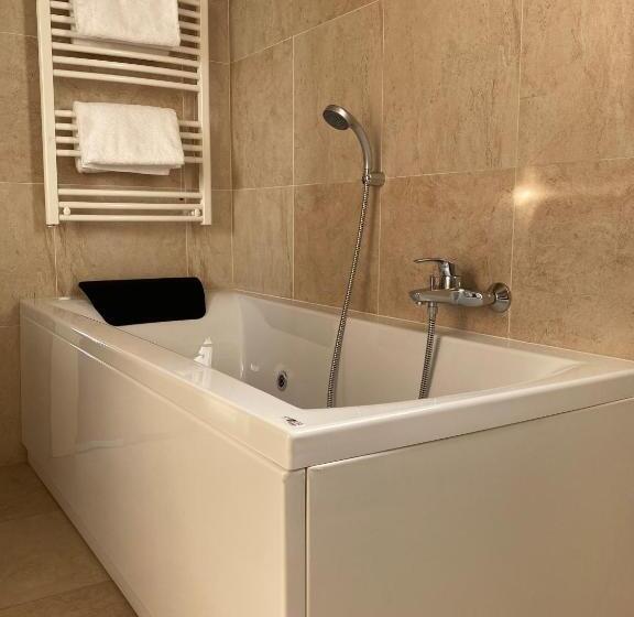 غرفة سوبيريور, One Hotel & Restaurant