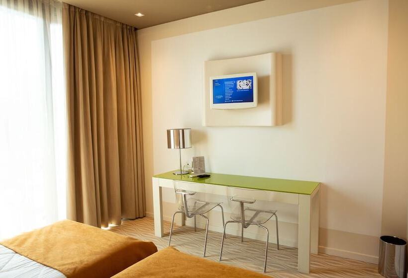 غرفة قياسية, One Hotel & Restaurant