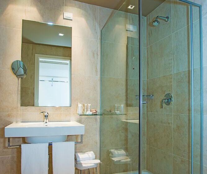 غرفة قياسية, One Hotel & Restaurant