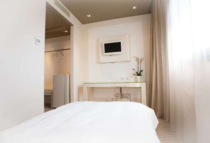 غرفة قياسية فردية, One Hotel & Restaurant