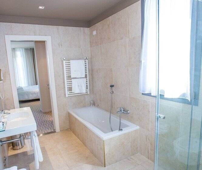 غرفة سوبيريور, One Hotel & Restaurant