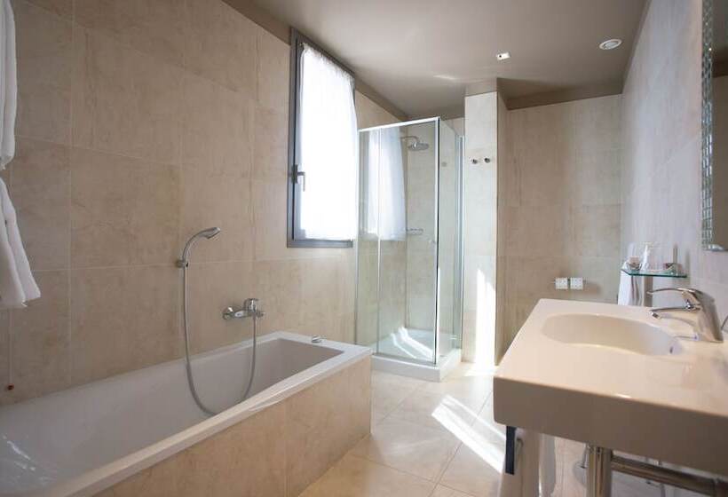 غرفة سوبيريور, One Hotel & Restaurant