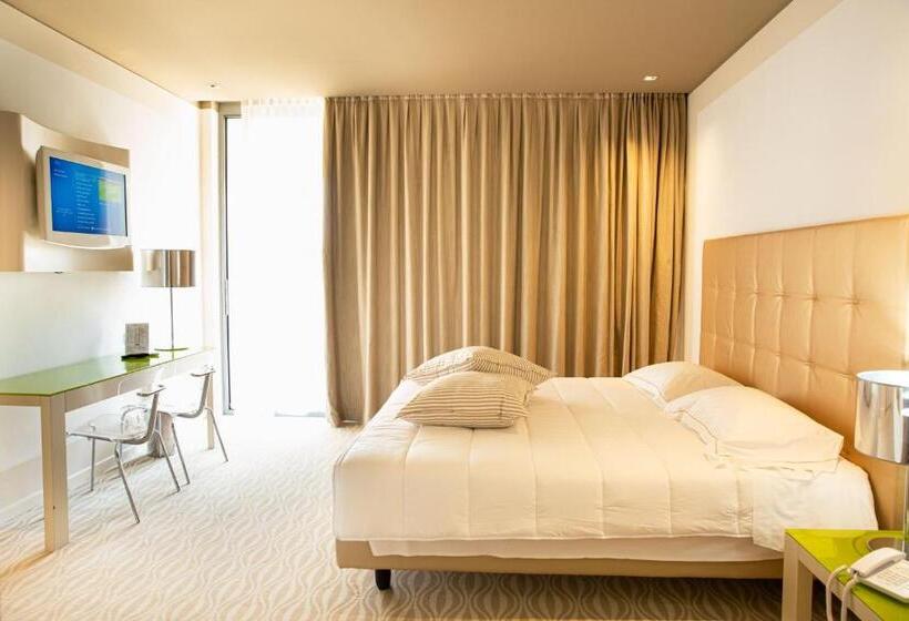 غرفة قياسية, One Hotel & Restaurant