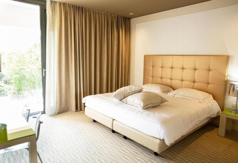 غرفة قياسية, One Hotel & Restaurant