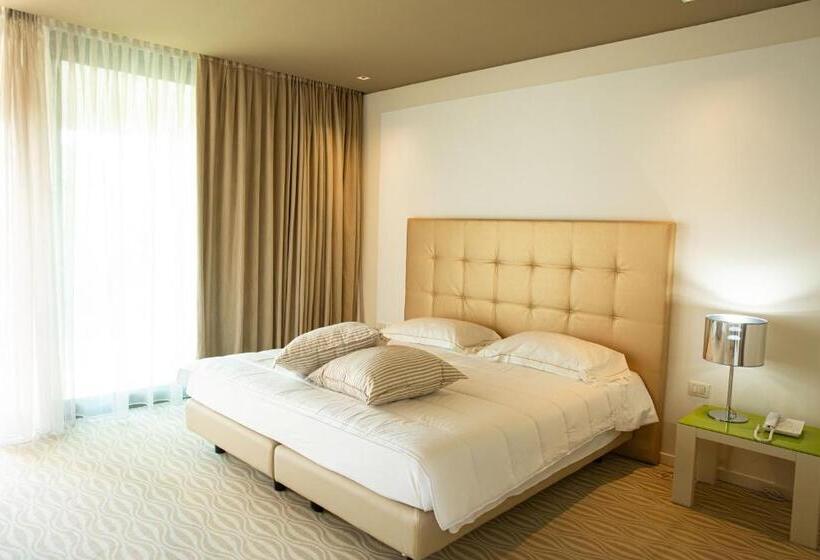 غرفة قياسية, One Hotel & Restaurant