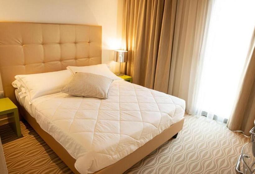 غرفة قياسية, One Hotel & Restaurant