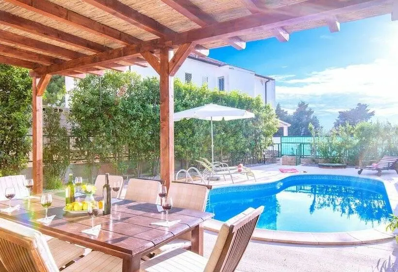 ویلای 4 خوابه, Villa Mare