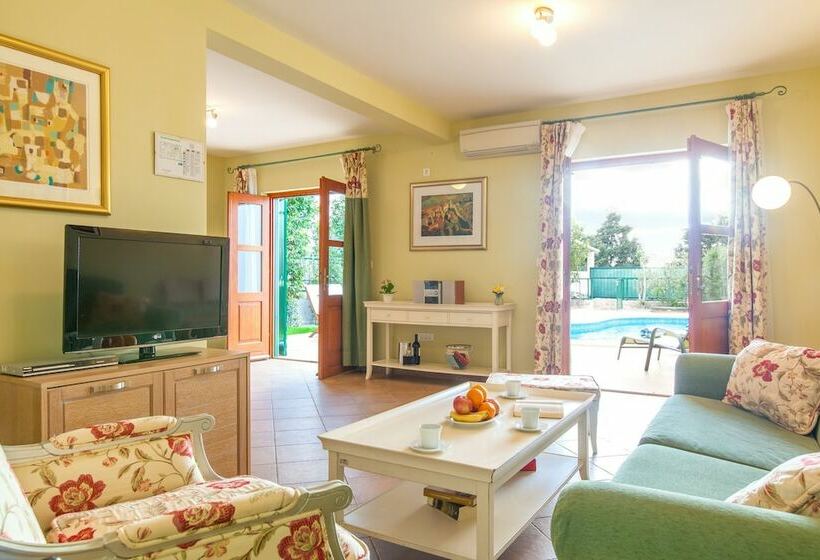 Вилла 4 Спальни, Villa Mare