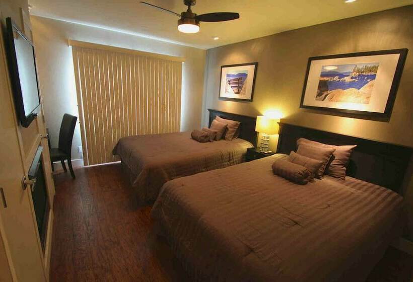 带两个卧室的顶楼公寓, Gondola Lodge