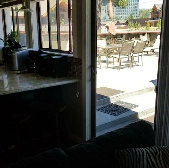 带两个卧室的顶楼公寓, Gondola Lodge