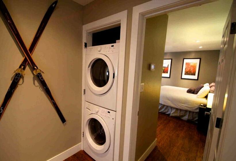 带两个卧室的顶楼公寓, Gondola Lodge