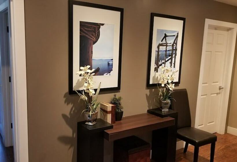 带两个卧室的顶楼公寓, Gondola Lodge