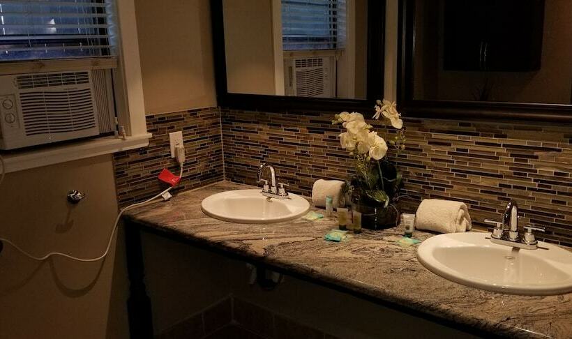 带两个卧室的顶楼公寓, Gondola Lodge