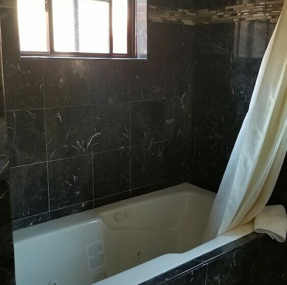 带两个卧室的顶楼公寓, Gondola Lodge