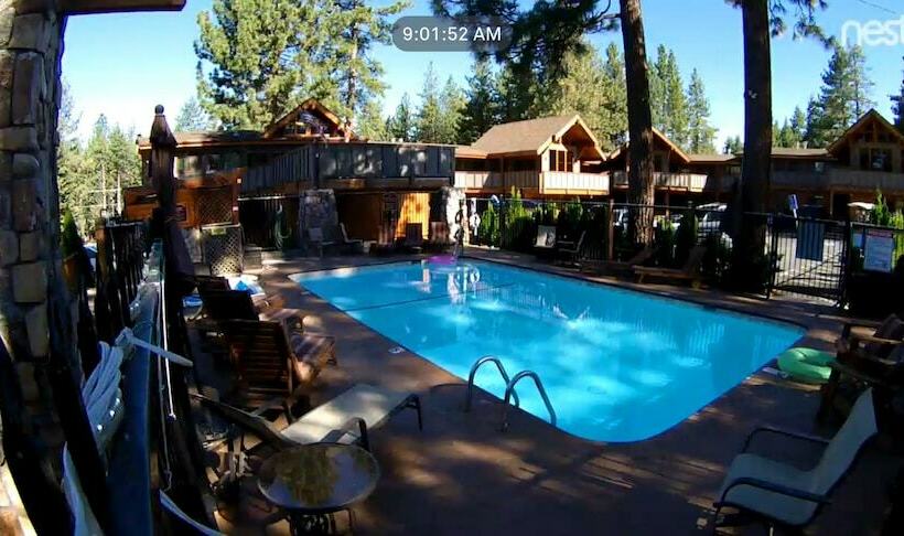 带两个卧室的顶楼公寓, Gondola Lodge