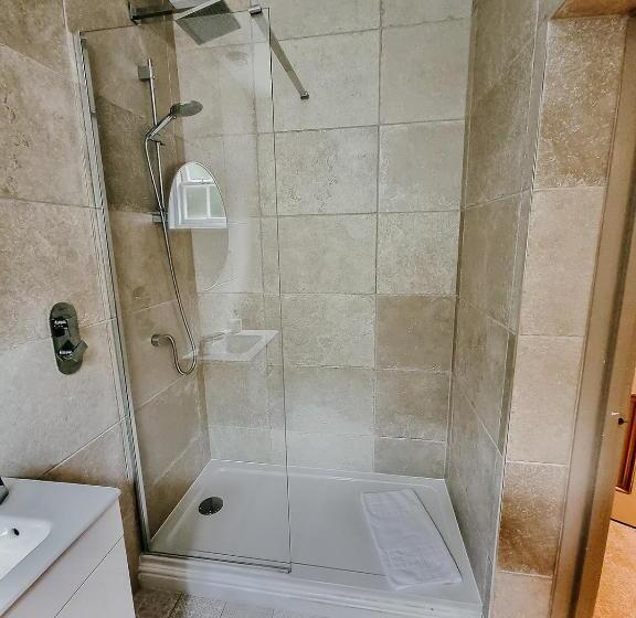 이코노미 룸, Verzon House