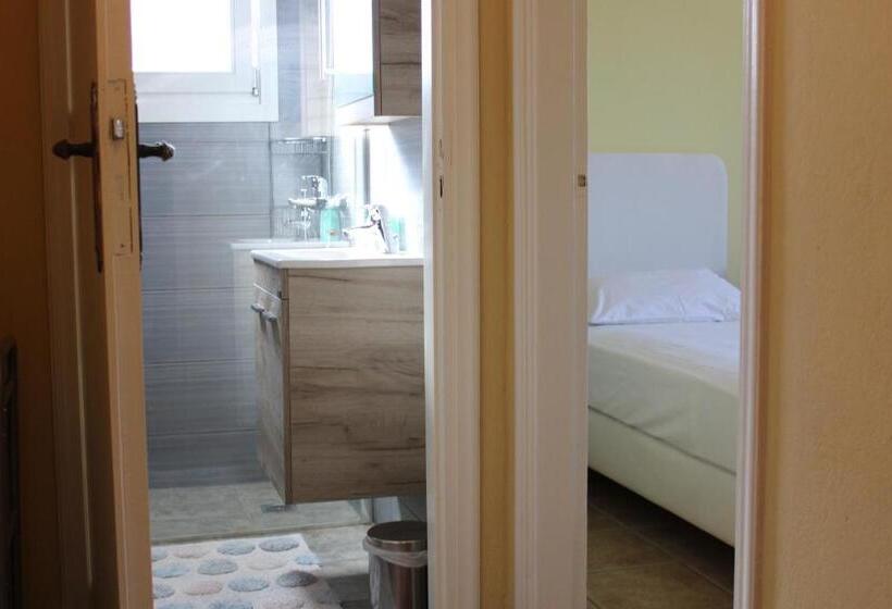 클래식 4인 룸, Blue Dolphin