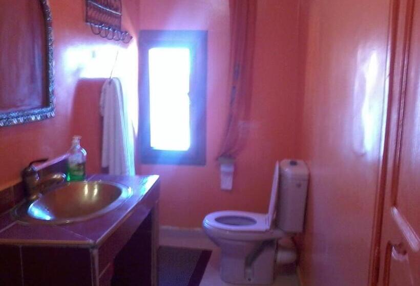 اتاق استاندارد سه نفره, Rochers Peints