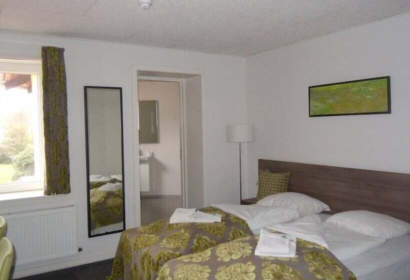 חדר משפחתי, Turisthotellet