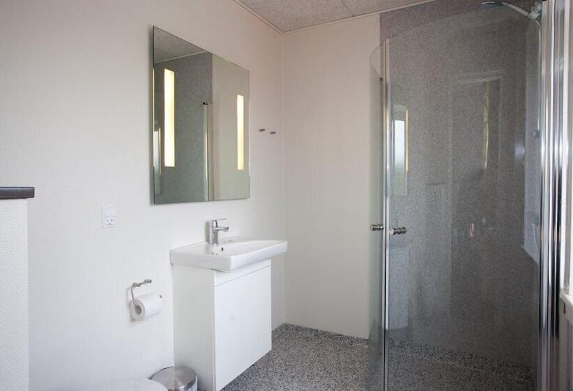 חדר משפחתי, Turisthotellet