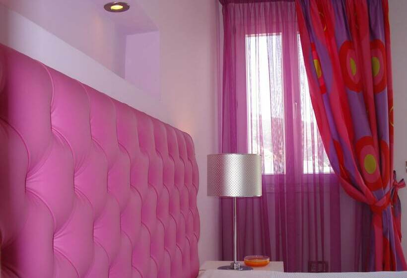 サイドオーシャンビュースタンダードルーム, Efharis