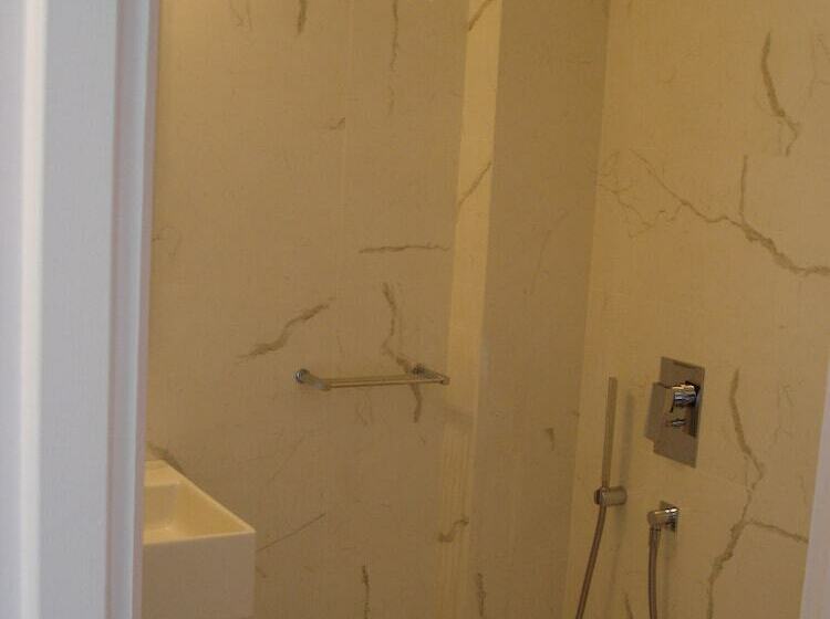 スタンダードスタジオ, Efharis