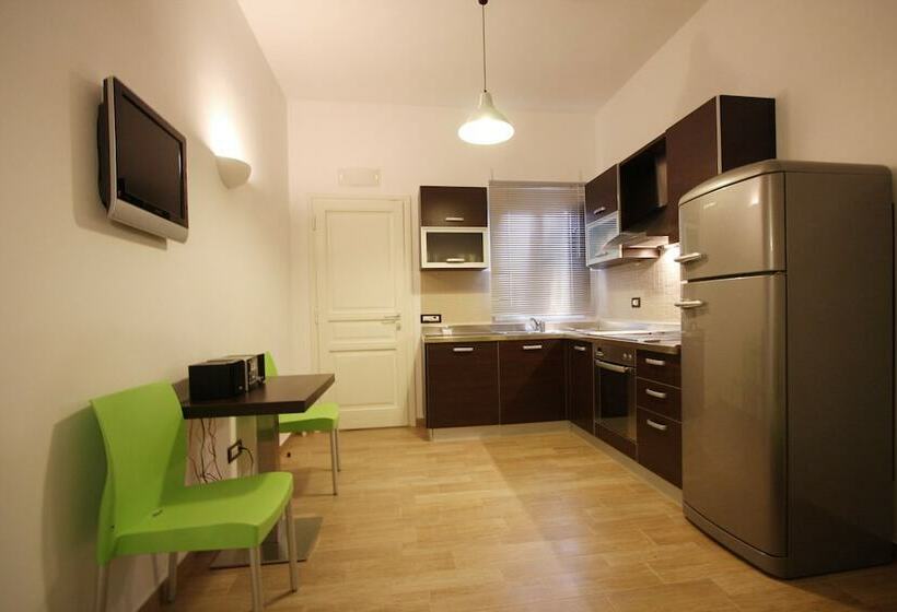 １ベッドルームアパートメント, Efharis