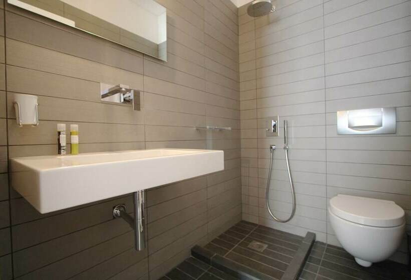 １ベッドルームアパートメント, Efharis