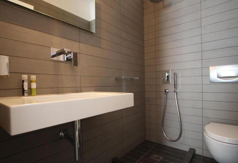 １ベッドルームアパートメント, Efharis