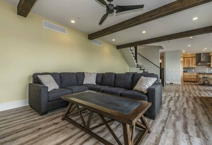 1间卧室的房子, The Lodge On Harrison Lake