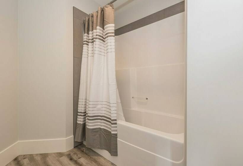 1间卧室的房子, The Lodge On Harrison Lake