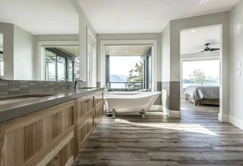 1ベッドルームハウス, The Lodge On Harrison Lake