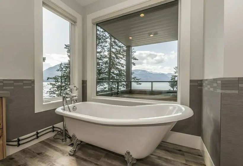 1ベッドルームハウス, The Lodge On Harrison Lake