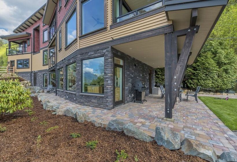 1间卧室的房子, The Lodge On Harrison Lake