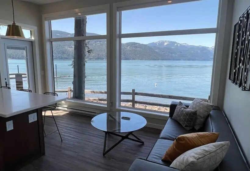 キャビン, The Lodge On Harrison Lake