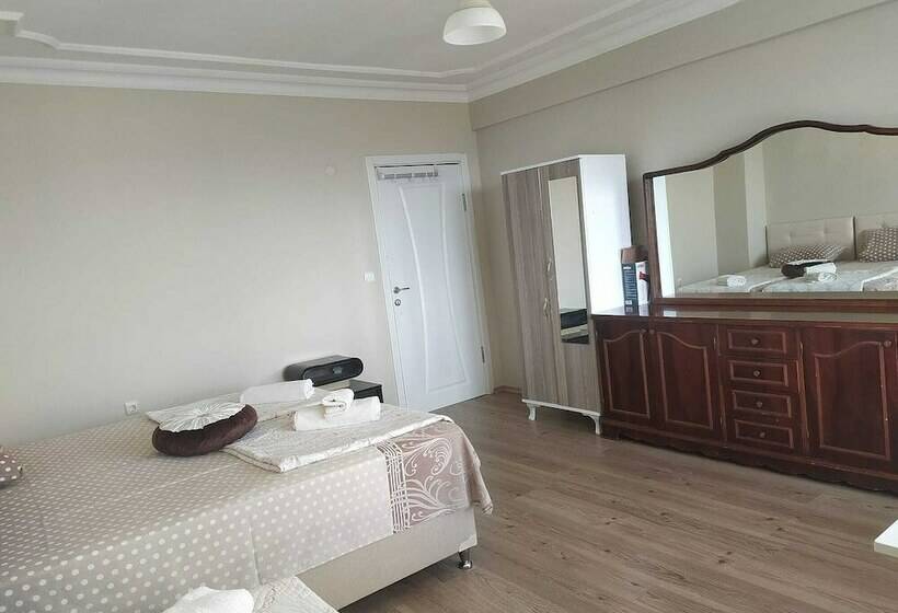 Camera Tripla Comfort, Lara Konukevi