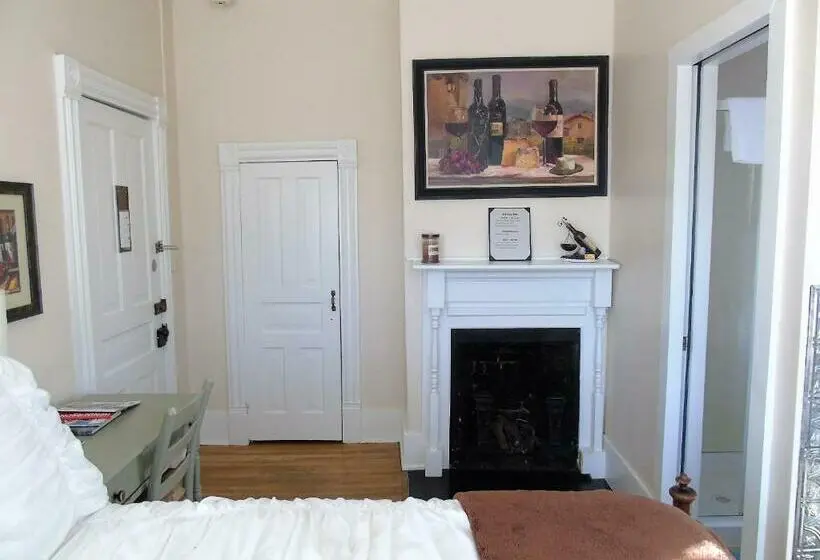 デラックスジュニアスイート, The Charleston Inn Hendersonville Nc