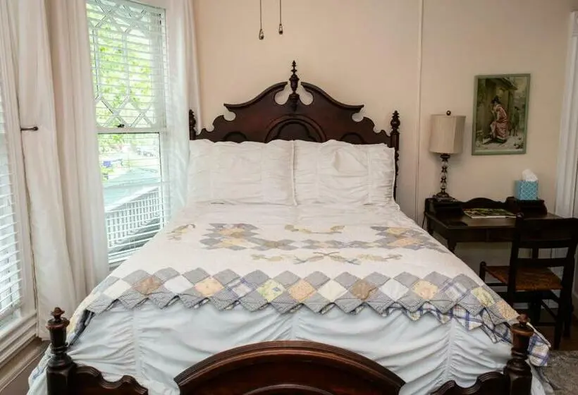 デラックスジュニアスイート, The Charleston Inn Hendersonville Nc