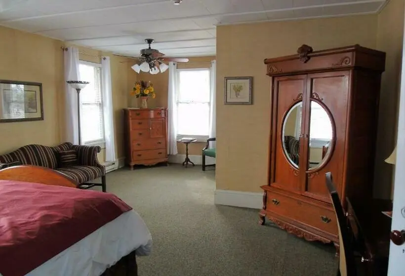 キングサイズベッドのスイートルーム, The Charleston Inn Hendersonville Nc